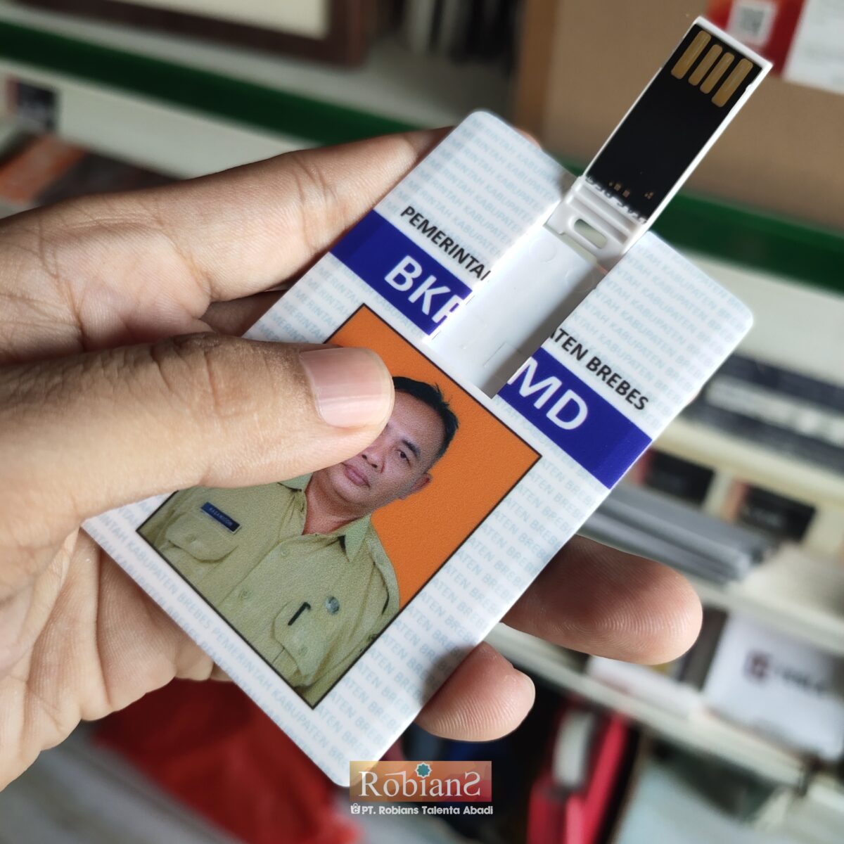 Robians | Cetak USB Card / USB Flashdisk Custom